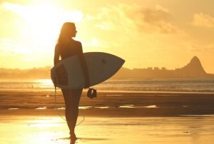 Chica Surf Playa Indonesia Bali
